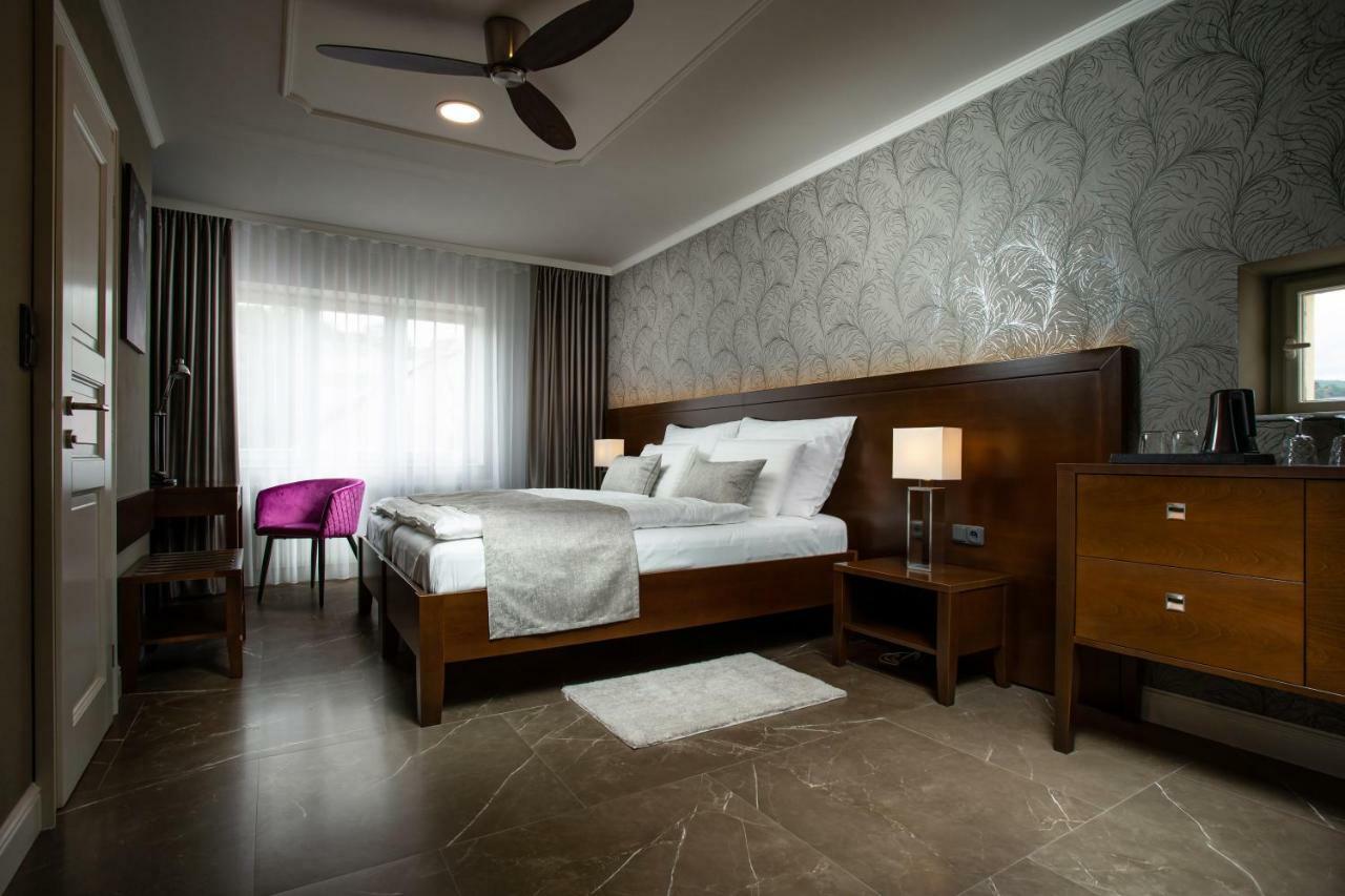 Hotel Anna Beroun  Extérieur photo