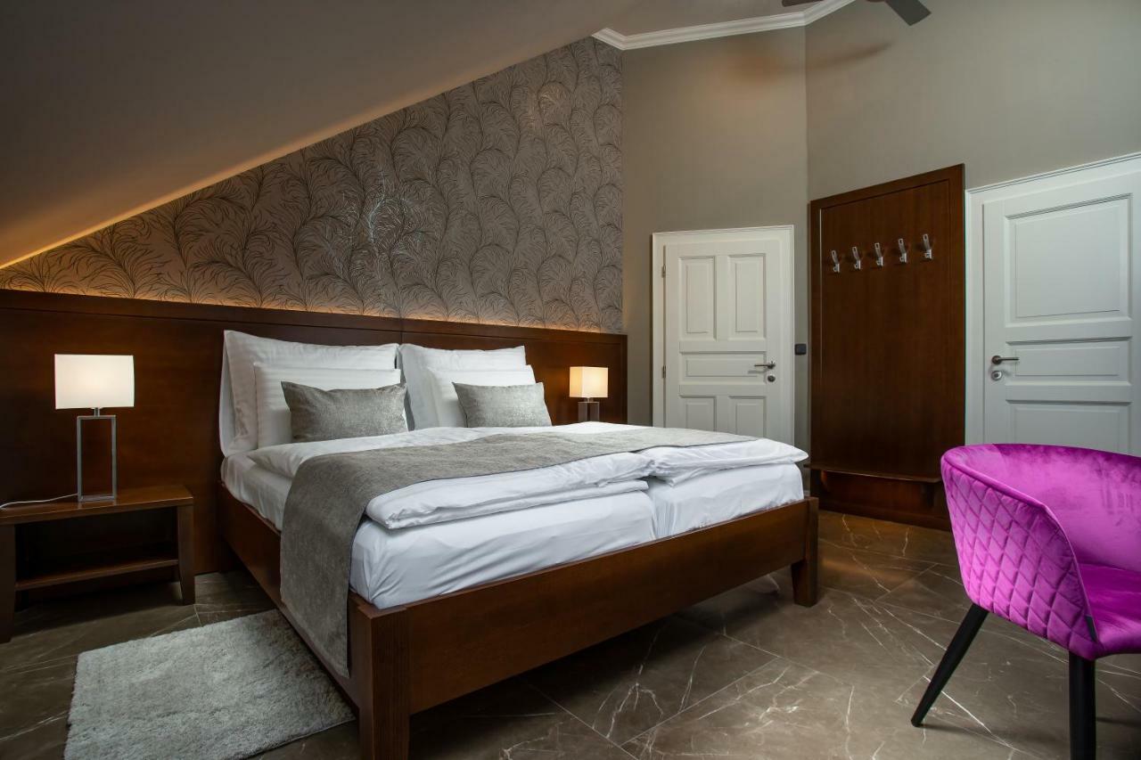 Hotel Anna Beroun  Extérieur photo